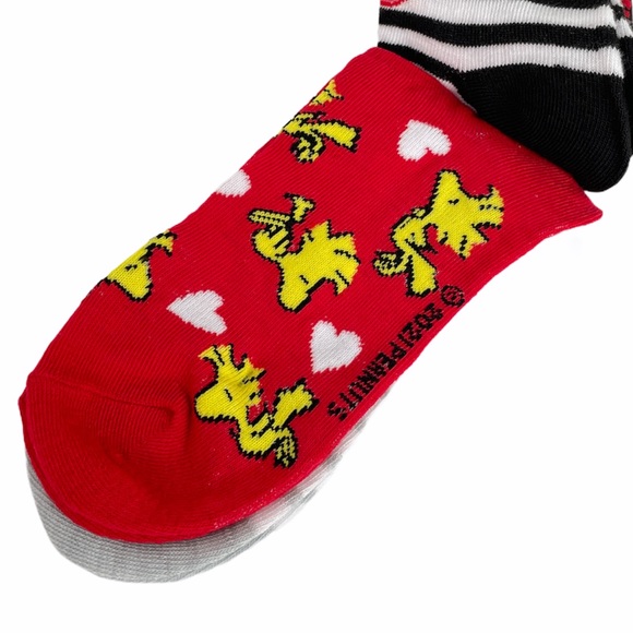 Peanuts Snoopy and Woodstock Valentine’s Socks - Picture 2 of 8